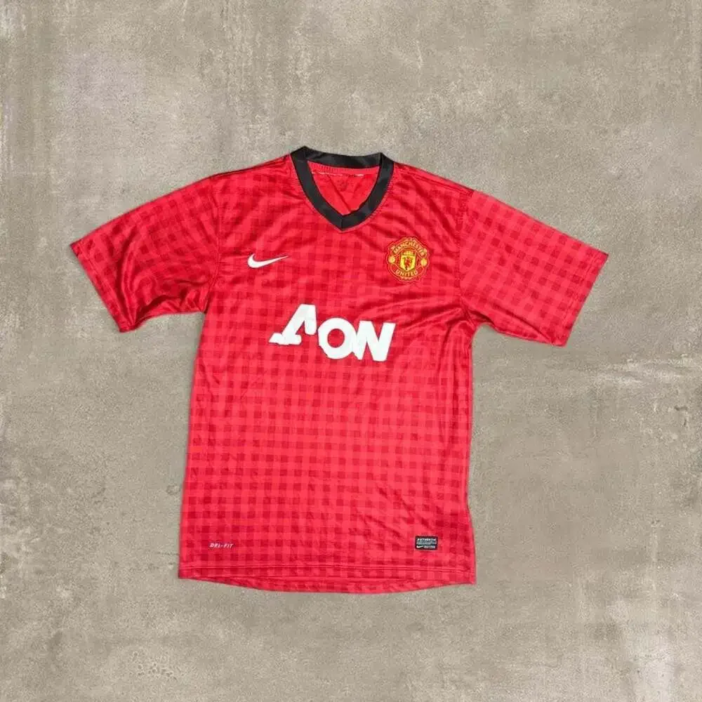 Nike Manchester United 2010/11 Home Jersey Perro #8 AON Red